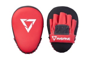 Лапы боксерские Insane Fight изогнутые красные, 26х18х5,5 см.                
Боксерские лапы INSANE FIGHT со специальной изогнутой поверхностью предназначены для отработки скорости и точности нанесения ударов под любыми углами. 
Они отличаются, как прави