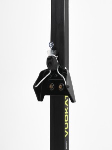 Лыжи Vuokatti имеют конструкцию технологии «САР» со всех сторон защищены пластиком, поэтому они лишены таких недостатков деревянных лыж, как коробление и расклеивание при намокании.
Лыж по технологии «САР», имеет многолетнюю и безупречную репутацию.
Наши