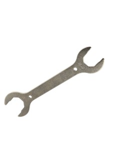 Ключ для рулевой колонки YC-153/230012. Изготовлен из высококачественной стали. Используется для регулировки в резьбовой рулевой колонке велосипеда. Как правило применяется вместе с простым разводным ключом. Размеры ключа 30х32 и 36х40 мм. Представляем ва