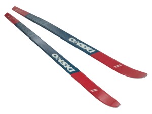 Беговые лыжи ONSKI SPORT STEP JR N90723V.
Лыжи спроектированы специально для тех, кто хочет наслаждаться спокойными лыжными прогулками, где активный отдых и природа имеют важное значение.
Надежный деревянный сердечник Wood Core.
Сердечник лыж выполнен из