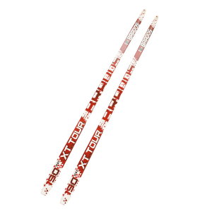 Пластиковые лыжи STC.
С насечкой.
В лыжах применяется отлично зарекомендовавшая себя технология ABS Cap.
Это покрытие, которое делает лыжи очень прочными и устойчивыми к торсионному воздействию (скручивание).
По сравнению с конструкцией «сэндвич», ког