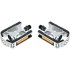 Педали вело FP-920B/360071. Педали FP-920B Feimin, платформенные, со светоотражателями и резиновыми накладками. Подшипники: шариковые. Ось: 9/16". Материал оси: сталь. Материал платформы: пластик, алюминий. Размер 101 х 72 мм, вес пары 449 грамм, серебрис Педали вело FP-920B/360071