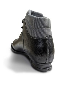 Ботинки 75 мм SPINE CROSS (кожа) размер 33.
Туристические лыжные ботинки, начального уровня, катание преимущественно классическим стилем, предназначены для активного отдыха, лыжных прогулок по лесу.
Часто данная модель используется для прокатов, на лыжны