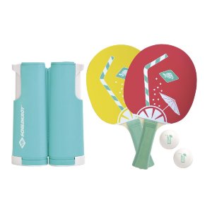 Набор для настольного тенниса DONIC SPIN, отличный выбор для активного отдыха. 


	В комплект входит 2 ракетки, с красным и жёлтым покрытием. 


	На покрытие нанесен принт белого цвета. 


	Так же в набор входят 2 белых мячика с зелёным принтом. 


	В наб