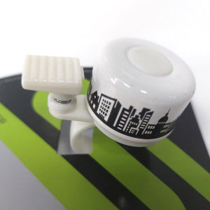 Звонок 11S-06
Это звонок для велосипеда, самоката и др.
Верх выполнен из алюминия
Основа из пластика
Фиксируется на руле
Цвет: белый с изображением города чёрным цветом
Фирма: Stels
Модель: 11S-06
Механизм: ударный