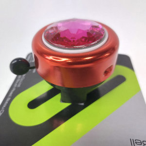 Звонок 45AZ-01
Это звонок для велосипеда, самоката и др.
Верх выполнен из алюминия
Основа и декоративный элемент из пластика
Фиксируется на руле
Цвет: красный/фиолетовый/черный
Фирма: Stels
Модель: 45AZ-01
Механизм: классический (нажимной-поворотный)