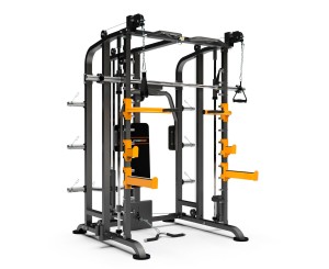 Мультистанция, машина Смита STONERISE D873.
Многочисленные функции тренажёра поспособствуют совокупному развитию мышц всего организма.
Максимальная нагрузка на конструкцию и гриф допустима до 300 кг. Турник, ширина которого 200,5 см выдерживает до 200 к