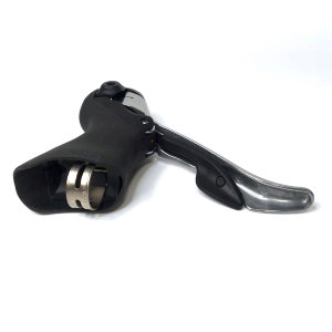 Шифтер/тормозная ручка ST-4501 3L (TIAGRA) 3 ск.
3 скорости
Легкое переключение, повышенная совместимость
Изящный корпус главной ручки, плавная работа переключения
Продуманная зона управления
Индикатор передач позволяет определить положение передач с перв