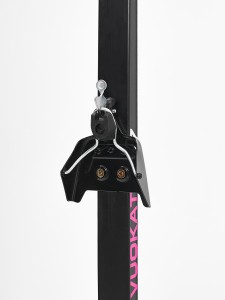 Лыжный комплект VUOKATTI 175 см 75 мм Step.
Лыжный комплект VUOKATTI включает в себя лыжи с креплениями 75 мм, без палок. Лыжи VUOKATTI имеют конструкцию технологии «САР» со всех сторон защищены пластиком, поэтому они лишены таких недостатков деревянных л