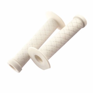 Грипсы для велосипеда на руль ВМХ CLARKS С100 145 мм торцевая защита, защита от проскальзывания с 1 фиксатором, белые
(3-403). Велосипедные грипсы Clarks C100 с высокими фланцами изготовлены из качественной резины, обеспечивают эффективную поддержку и х