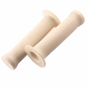 Грипсы для велосипеда на руль ВМХ CLARKS С83 130 мм, белые (3-459) торцевая защита, защита от проскальзывания. Изготовлены из высококачественной резины, обеспечивают эффективную поддержку и хорошее сцепление ладони во время активного катания BMX велосипед