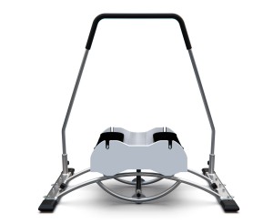 Горнолыжный тренажер DFC SkiTrener T1002.
Горнолыжный тренажер DFC SK-T1002 - это удобный и практичный спортивный инвентарь, предназначенный для занятий в домашних условиях.
Пользователь, удерживается за поручень, раскачивается в стороны, не отрывая ног о