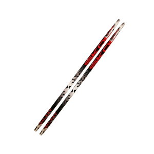 Пластиковые лыжи STC.
С насечкой.
В лыжах применяется отлично зарекомендовавшая себя технология ABS Cap.
Это покрытие, которое делает лыжи очень прочными и устойчивыми к торсионному воздействию (скручивание).
По сравнению с конструкцией «сэндвич», ког