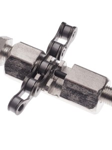 Выжимка цепи KL-9724C для 3-7 скор. цепей/230108. Выжимка — необходимый инструмент для велосипедиста. Она не займёт много места в вашей велоаптечке, а пригодиться может не раз. Приспособление позволит снять и заменить цепь либо уменьшить количество звенье