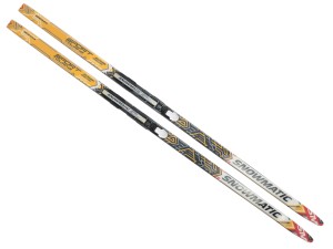 Лыжный комплект Snowmatic Step ( с насечками) SPORT TOURING для классического хода состоит из беговых лыж и установленных на них автоматических креплений Snowmatic NNN, для ботинок с подошвой стандарта NNN. Лыжные крепления Snowmatic NNN надёжные и удобны