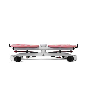 Twister Bow - это компактная платформа розового цвета для проработки косых мышц живота, пресса, икроножных и ягодичных мышц, а также поясницы. Тренажёр идеально подойдёт как начинающим, так и продвинутым пользователям, не займёт много места в комнате и по