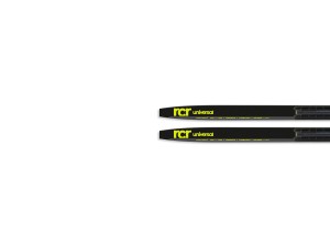 Юниорские беговые лыжи FISCHER RCR Universal Jr IFP - отличные лыжи для первых гонок для юных лыжников, которые хотят испытать свои тренировки на соревнованиях в любом из стилей катания. Имеют отличную устойчивость и управляемость. Прочные, надежные и уни