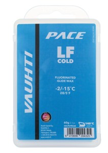Лыжная мазь VAUHTI LF COLD- низкофтористая универсальная мазь скольжения. Лыжный парафин обладает достаточной твердостью и хорошо ложится на скользящую поверхность лыж. Для всех типов снега при минусовых, зимних температурах. Низкофторовый парафин Pace LF