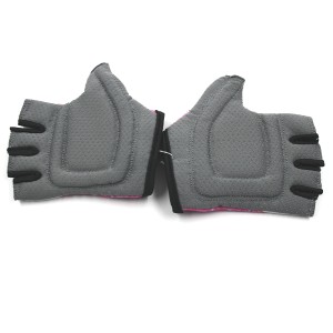 Велоперчатки для девочек, розовый/51188006P
Перчатки велосипедные, имеют специализированную конструкцию, позволяющую снизить нагрузку и защитить руки при использовании велосипеда.
Конструкцией большинства велосипедов предусмотрено, что при посадке велосип