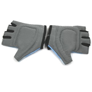 Велоперчатки для мальчиков, голубой/51188006B
Перчатки велосипедные, имеют специализированную конструкцию, позволяющую снизить нагрузку и защитить руки при использовании велосипеда.
Конструкцией большинства велосипедов предусмотрено, что при посадке велос