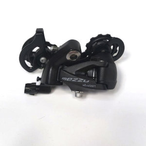 Переключатель передний Microshift FD-M22 48T, универс. тяга/370136
Переключатель скоростей передний Microshift FD-M22, для звёзд 48/38/28T x 8/7 скоростей, с универсальной тягой,
хомут 34,9/31,8/28,6 мм, для угла подседельной трубы 66-69 градусов, линия ц